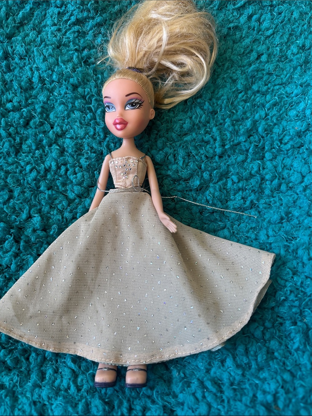 BRATZ doll - blond in gown (2001)
